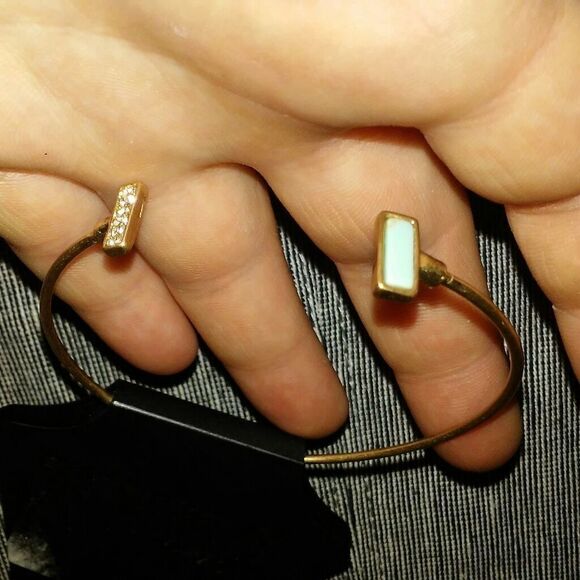 International Inspirations golden cuff bracelet - Picture 1 of 5